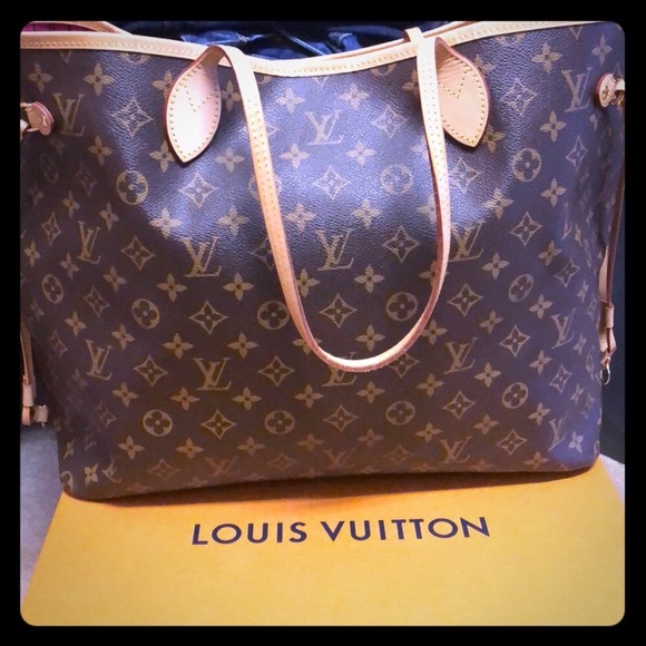 Louis Vuitton Handbags - ❗️TRADED ❗️Louis Vuitton GM Neverfull Monogram
